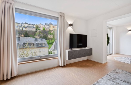 Gronn Apartment | Modern Apt Old Town w Panoramic View ID4