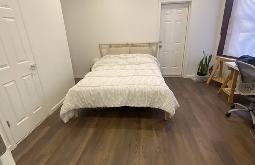 Spruce Hill Apartment | Modern APT on UPENN campus with onsite parking! 5 min walking to CHOP!