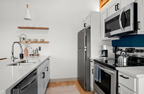 Duluth Apartment | Modern Apt w/Gym, Elevator, Coffee Shop | 316