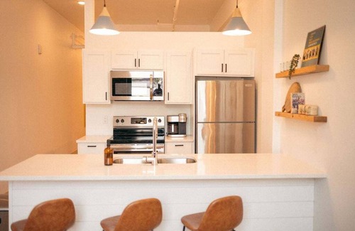Duluth Apartment | Modern Apt w/Gym, Elevator, Coffee Shop | 221