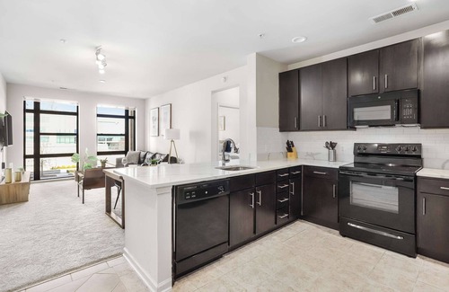 Arlington Apartment | Modern Apt W Gym & Near Metro