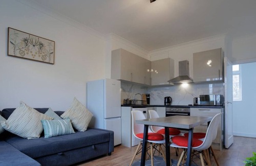 Canonbury Apartment | Modern Apt w Kingsize Bed near Arsenal FC Stadium