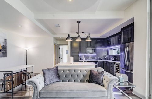 Uptown Apartment | Modern Apt with Amazing Views of Donwtown Dallas