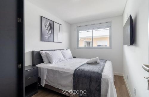 Ingleses Centro Apartment | Modern apt with pool and hot tub! RHL0305