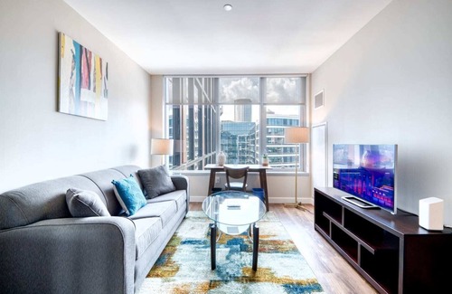 Seaport District Apartment | Modern Apt with Water Views and Gym