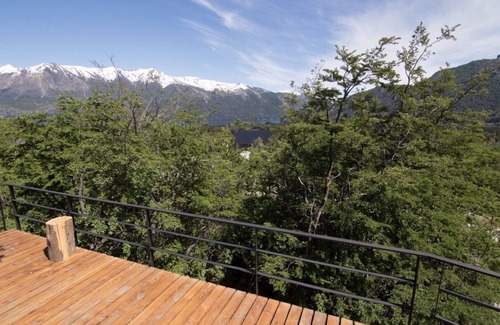 Villa Arelauquen Apartment | Modern House w/Great Views of the Lake and the Hill
