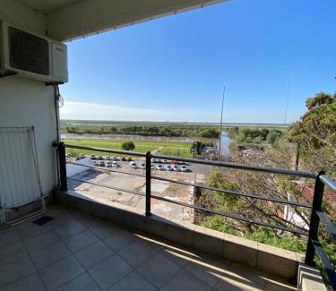 San Nicolas de los Arroyos Apartment | Moderno piso con vista al río en zona residencial