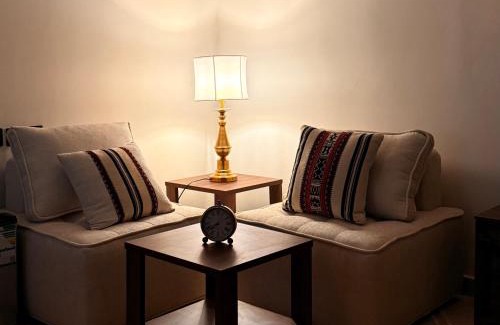 Ghirnatah Apartment | Modern Arabian charm Studio - Self check in- استديو غرفة بجلسة جانبية بطابع سعودي- تسجيل دخول ذاتي