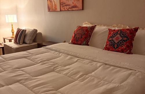 Ghirnatah Apartment | Modern Arabian charm Studio - Self check in- استديو غرفة بجلسة جانبية بطابع سعودي- تسجيل دخول ذاتي