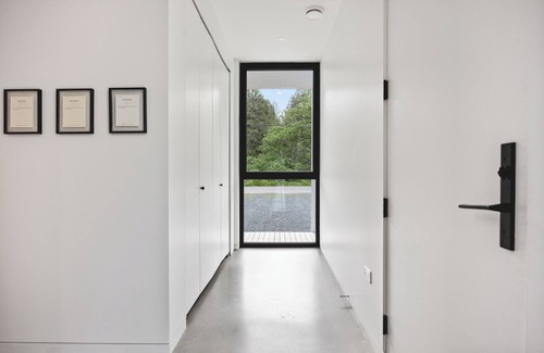 Hope House | Modern Architect-Designed Lakefront House