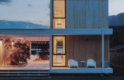 Hope House | Modern Architect-Designed Lakefront House