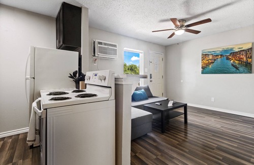 Central Arlington Apartment | Modern Arlington Apartment ⍟ <1mile to AT&T