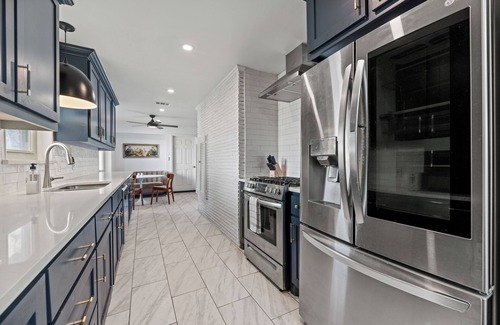 Buckner Terrace - Everglade Park House | Modern Art House: 3-Bedroom Home Private Pool!