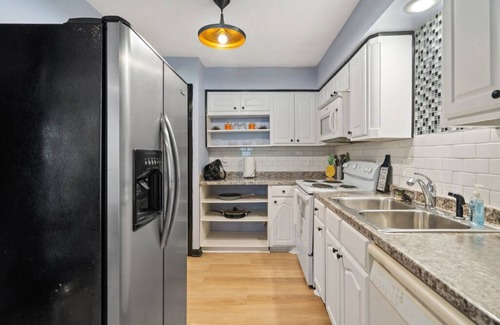 Dallas Condo | Modern Artsy Oak Lawn Oasis