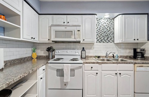 Dallas Condo | Modern Artsy Oak Lawn Oasis