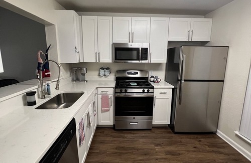 Smyrna Apartment | Modern Atl apartment