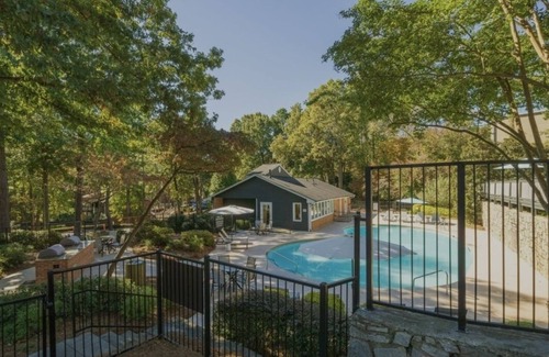 Smyrna Apartment | Modern Atl apartment
