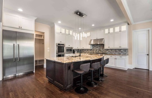 Sandy Springs House | Modern Atlanta Luxury – 5BR/5.5BA with Gourmet Chef’s Kitchen & Grand Interiors
