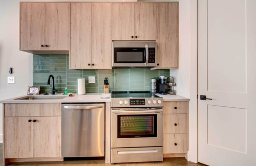 Summerhill House | Modern Atlanta Townhome Rental ~ 2 Mi to Downtown!