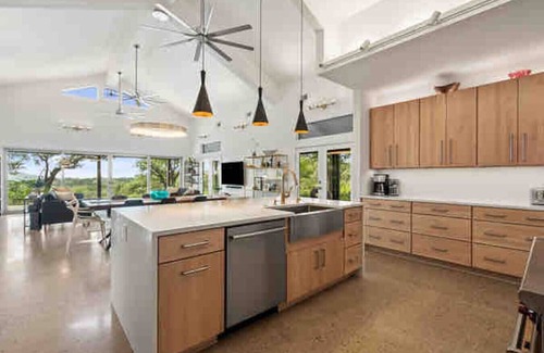 Dripping Springs House | Modern ATX Hill Country Oasis, Stargazers + Birdwatchers Delight