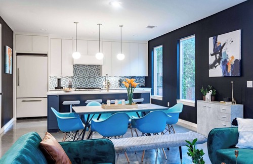 Holly House | Modern ATX Mansion Walk to 6th Street