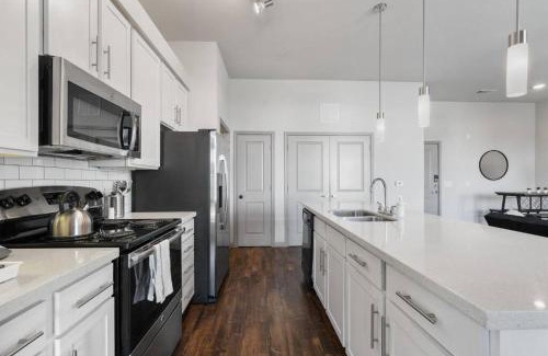Montopolis Apartment | Modern Austin 2BR 2B Unit with Pool, Parking & WiFi