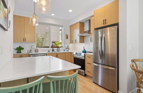 Ballard House | Modern Ballard Retreat – Walk to Cafes & Parks