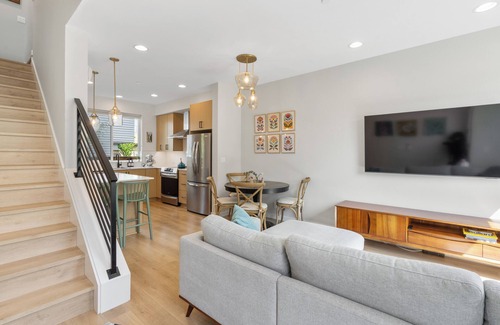 Ballard House | Modern Ballard Retreat – Walk to Cafes & Parks
