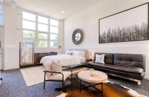 Loyal Heights Apartment | Modern Ballard Townhome with Rooftop Views