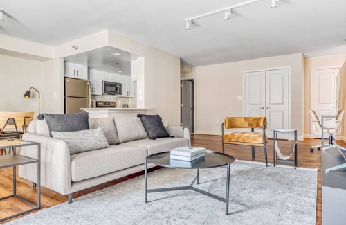 Ballston Apartment | Modern Ballston 2BR w/Concierge, W/D & Pool, near Metro, by Blueground