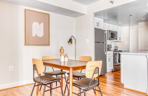 Ballston Apartment | Modern Ballston 2BR w/Concierge, W/D & Pool, near Metro, by Blueground