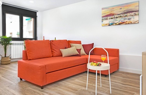 Porta Apartment | Modern Barcelona apartment next to the Metro
