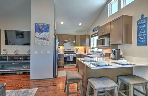 Glenwood Springs Apartment | Modern Barn Apartment w/Fireplace & Grill, MTN Views, Near Town, 6 mi. to Skiing