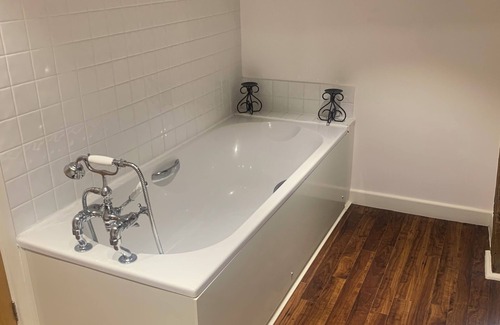 Hatfield Broad Oak House | MODERN BARN - SLEEPS 6 - 12 MINS TO STANSTED AIRPORT- PICTURESQUE VILLAGE