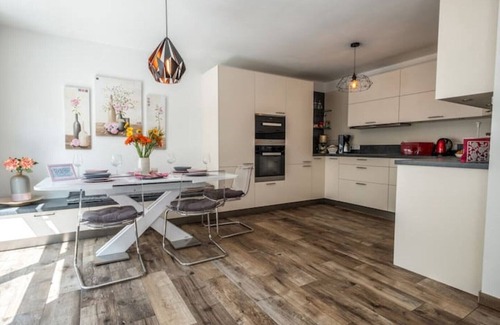 Anif Apartment | Modern basement apartment with use of pool