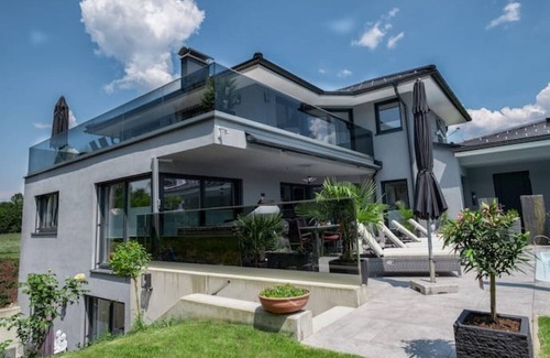 Anif Apartment | Modern basement apartment with use of pool