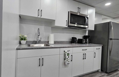 Winnipeg Apartment | Modern Basement suite with seperate entrance close to grocery, restaurant & mall