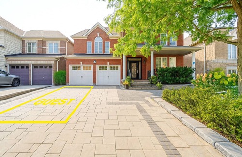 Aurora House | Modern Basement Unit in Aurora