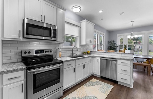 Colonial Beach House | Modern Bay View Beach House