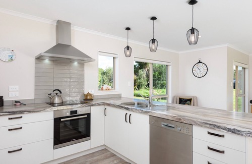 Waihi Beach Cottage | Modern Beach Break - Waihi Beach Holiday Home