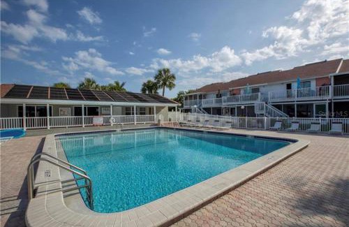 Bayview House | Modern Beach Home - Mins To Beach, Pool, Hot Tub
