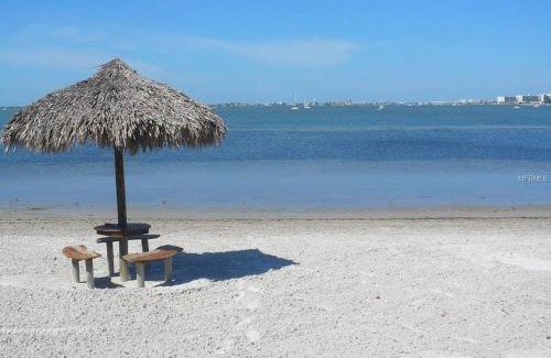 Bayview House | Modern Beach Home - Mins To Beach, Pool, Hot Tub