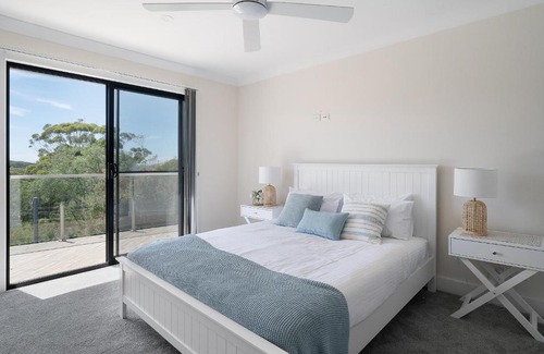 North Avoca House | MODERN BEACH HOME, STUNNING VIEW AND GREAT GARDEN