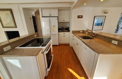 North Eastham House | Modern beach house, steps to private beach, perfect for groups!