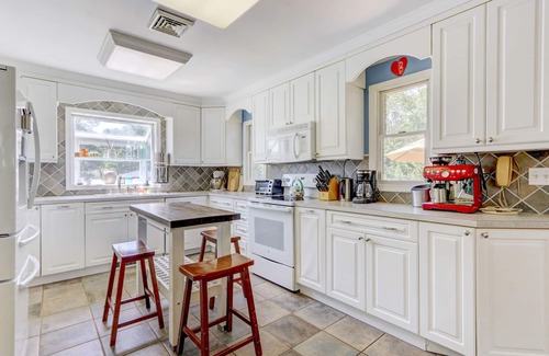 Hampton Bays House | Modern Beach house-5 minutes from the beach!