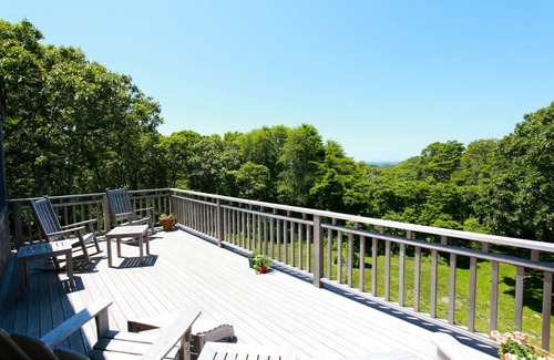 Aquinnah House | Modern beach house - Walking distance to Philbin Beach