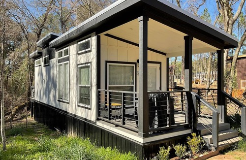 Mount Vernon Cabin | Modern Beach Retreat - 1 Bed/Loft