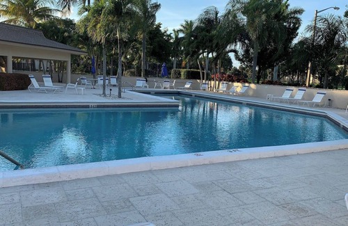 Deerfield Beach Condo | Modern Beach villa in a golf community