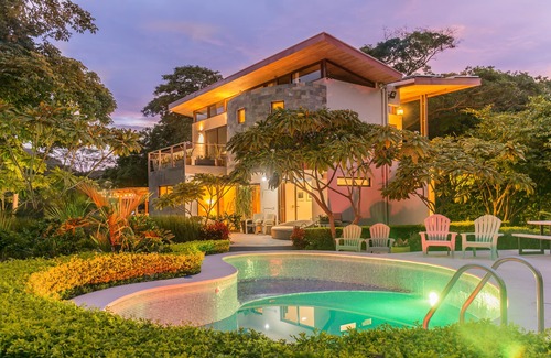 Coco Villa | Modern beach Villa - Property can accommodate up to 16 pp - close to the beach