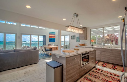 Anahola House | Modern, Beachfront 4 Bdrm - Eastside Retreat with A/C